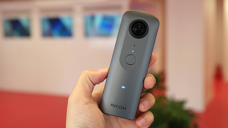 Illustration for article titled Ricoh’s Theta V Is Sharper and More Powerful, But Let's Talk About 360 Video...